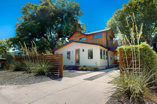 Cozy Austin Hideaway – Photos 3