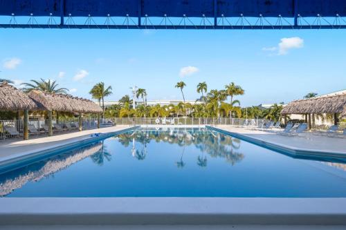 Bazén v ubytování EXECUTIVE BAY ISLAMORADA BY SOFLA VACATIONS nebo v jeho okolí