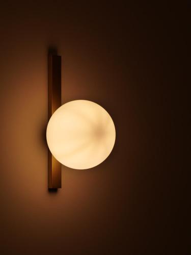 a light hanging on a wall with a lamp at EMPATIA PESCARA CENTRO in Pescara