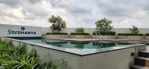 Bazén v ubytování 1BHK LUXURY APARTMENT- Palayam nebo v jeho okolí