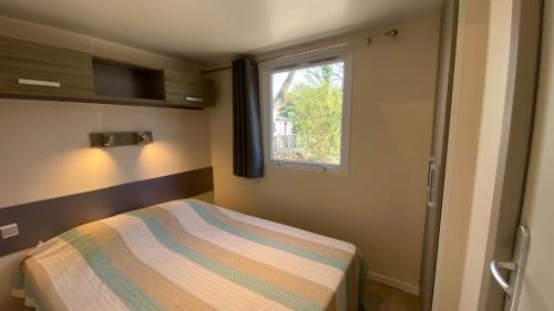 Postel nebo postele na pokoji v ubytování Camping La Barque