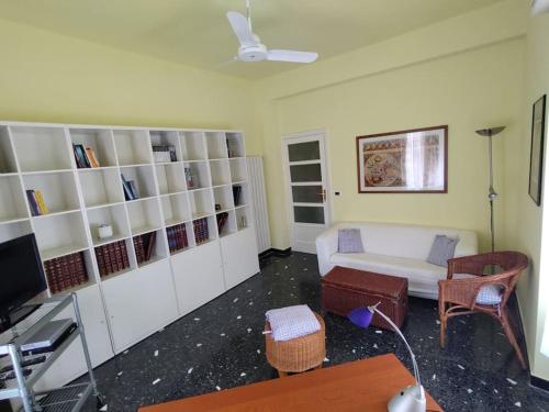 Foto dalla galleria di L'appartamento Giallo(+Garage Auto) 009042-LT-0284 a Noli