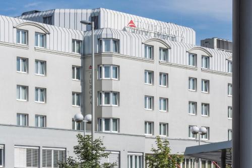 an image of the front of the hotel at Austria Trend Hotel Europa Graz Hauptbahnhof in Graz