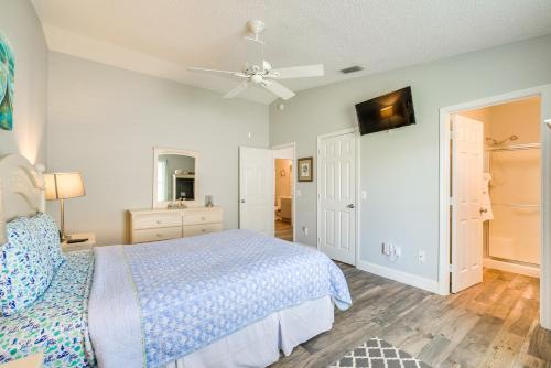 a bedroom with a bed and a ceiling fan at The Villages Abode with Community Pools, Golf and More in The Villages