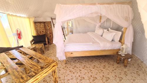 Ένα ή περισσότερα κρεβάτια σε δωμάτιο στο Little Amanya Camp