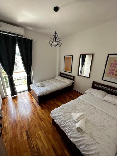 Cama o camas de una habitación en Sunflower suite Trikala
