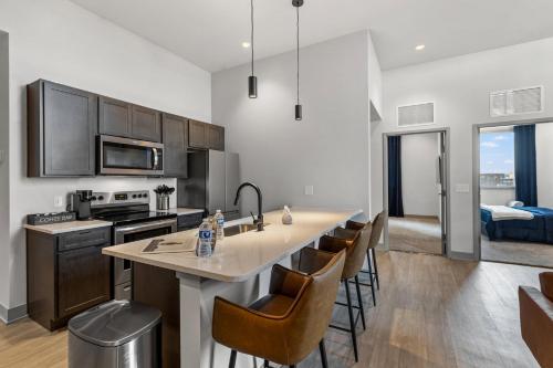 Kuchyň nebo kuchyňský kout v ubytování 175 LEX - Walkable Downtown Lexington & Rupp Arena - Full Condos