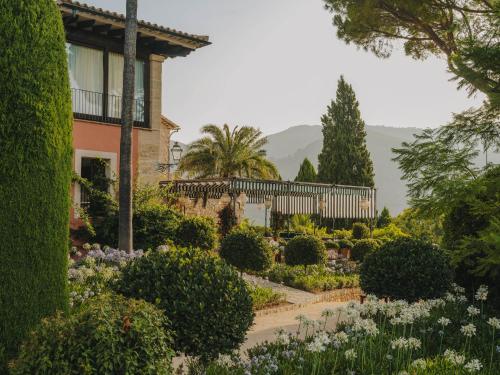 Κήπος έξω από το Grand Hotel Son Net