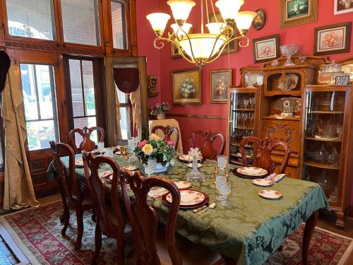 Mansion on The Mile B&B Image