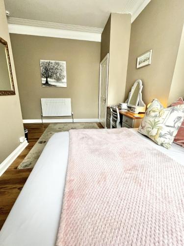 Ένα ή περισσότερα κρεβάτια σε δωμάτιο στο Devon House Guest House
