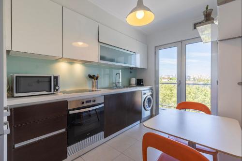 Parque das Nações 1BR with Pool by LovelyStay