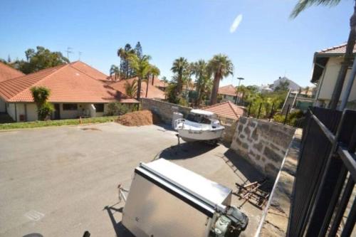 Fotografie z fotogalerie ubytování Family Spa Villa 250m From The Sea! v destinaci Mandurah