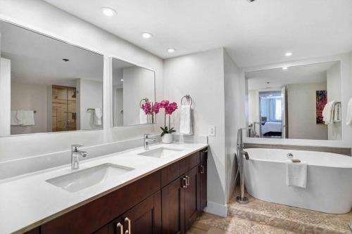 a bathroom with two sinks and a large mirror at Aqua Marina! Water & City Views! in Miami