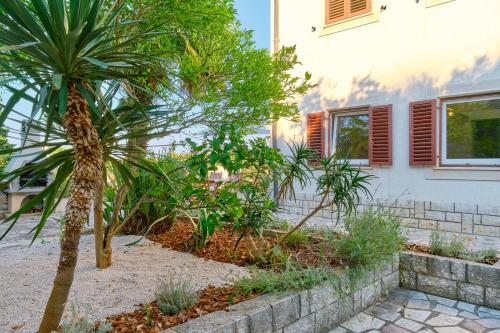 Vonkajšia záhrada v ubytovaní Apartment Pepermint - IQM Destination Quality