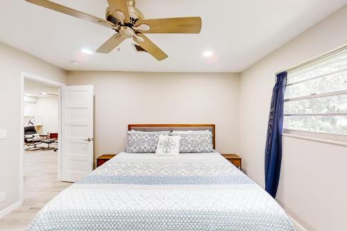 a bedroom with a bed and a ceiling fan at Mystic Moon Hideaway in Jacksonville