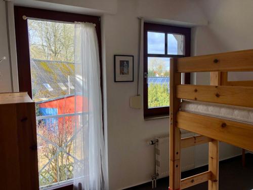 a bedroom with a bunk bed and a window at Ferienwohnung-Nils-Holgerson-mit-Balkon-zwischen-Strand-Wald-Wiese-im-Suedosten-der-Insel-Ruegen in Gustow