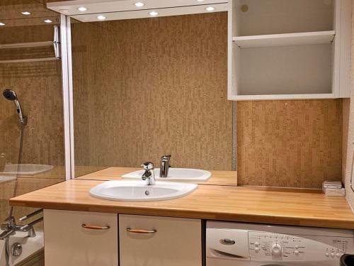 a bathroom with a sink and a washing machine at Studio Villard-de-Lans, 1 pièce, 4 personnes - FR-1-515-106 in Villard-de-Lans