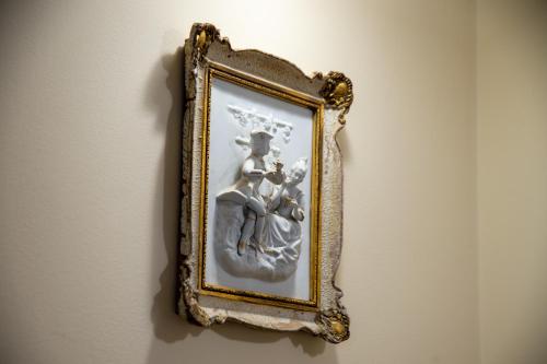 a picture of a woman and child on a wall at Apartman Centar in Sremski Karlovci