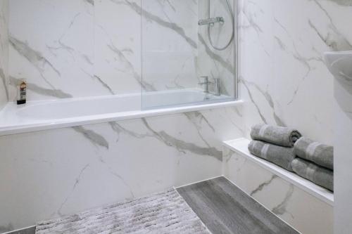 Kylpyhuone majoituspaikassa Snug & Serene 2BD Flat - Roseburn