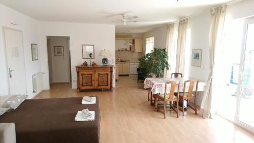 a living room with a table and a dining room at Apartmani ANDRIJA in Živogošće