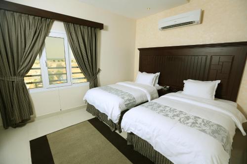 
A bed or beds in a room at Asfar Hotel Apartments
