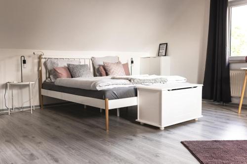 Postel nebo postele na pokoji v ubytování Auszeit Altenhorst, Gartenferienwohnung