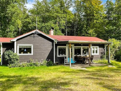 Casa pequeña con porche y patio en 4 person holiday home in H STVEDA en Lur