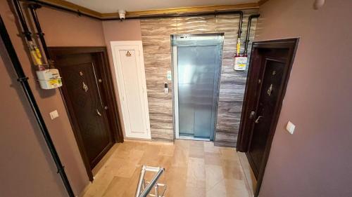 a hallway with a glass shower in a room at MİLA SUİTE in Pelitli