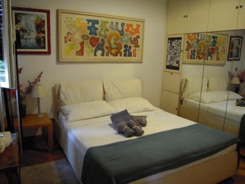 Un pat sau paturi într-o cameră la Cassia Home