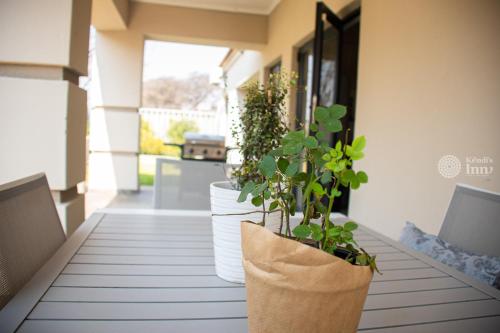 Un balcón o terraza de Kendi's Inn Guest House