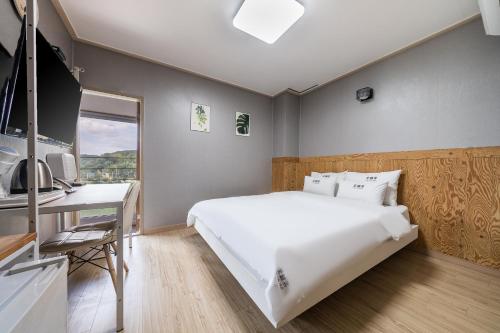 Tempat tidur dalam kamar di Hotel Hue