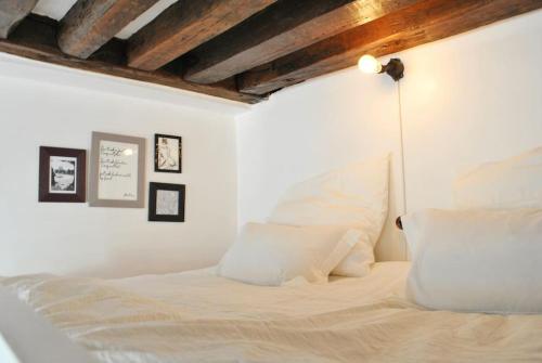 Authentic Apartment Marais