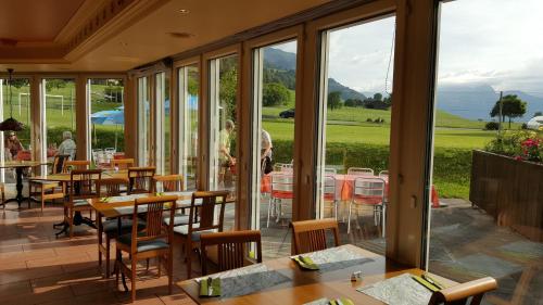 Restaurant ou autre lieu de restauration dans l'établissement Hotel Fluematte