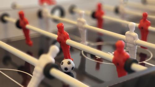 un grupo de juguetes jugando con una pelota de fútbol en 20%OFF 2-7Bed Leeds City Centre 8min ParkFREE +PET, en Kirkstall