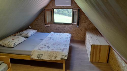 Giường trong phòng chung tại Family friendly house with a parking space Zdihovo, Gorski kotar - 20491