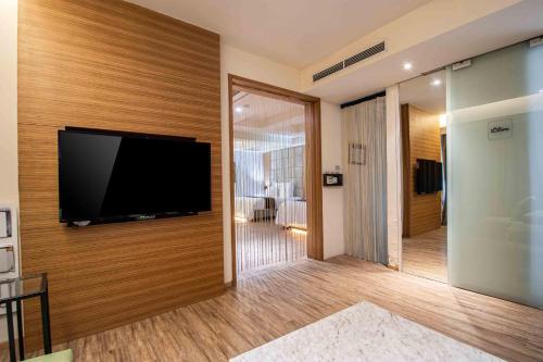 a living room with a flat screen tv on a wall at 168 Motel-Hsinchu in Hsinchu City