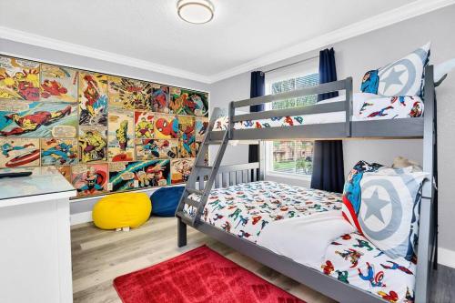 Divstāvu gulta vai divstāvu gultas numurā naktsmītnē Disney Dreamstay: Pool & Themed Rooms @ Family Friedly Resort