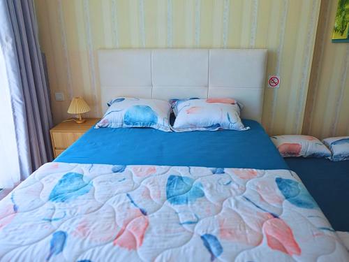 a bed with two pillows on it in a bedroom at Little Cloud Home Vũng Tàu - CSJ Tower in Vung Tau