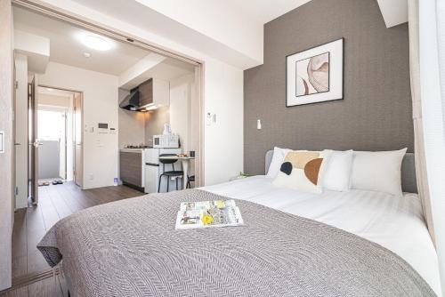 Giường trong phòng chung tại ZAITO Kikukawa SRS Apartment 新築マンション