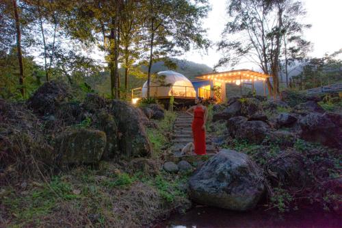Zahrada ubytování Bitzu Dome-Bijagua Riverside Glamping