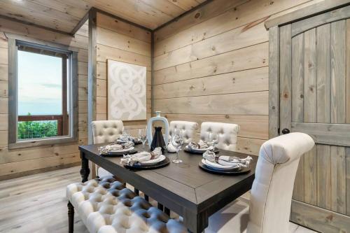 New Luxury Cabin with Stunning MountainVIEWS,HotTub, FirePit, FirePlace,2 KingBeds, 2 CoveredDecks,BBqGrill, ShuffleBoard and Pool Access photo 36