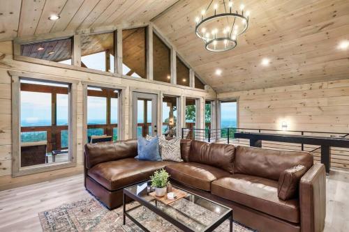 New Luxury Cabin with Stunning MountainVIEWS,HotTub, FirePit, FirePlace,2 KingBeds, 2 CoveredDecks,BBqGrill, ShuffleBoard and Pool Access photo 41