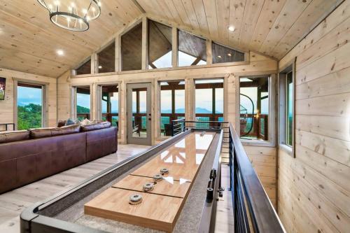 New Luxury Cabin with Stunning MountainVIEWS,HotTub, FirePit, FirePlace,2 KingBeds, 2 CoveredDecks,BBqGrill, ShuffleBoard and Pool Access photo 31