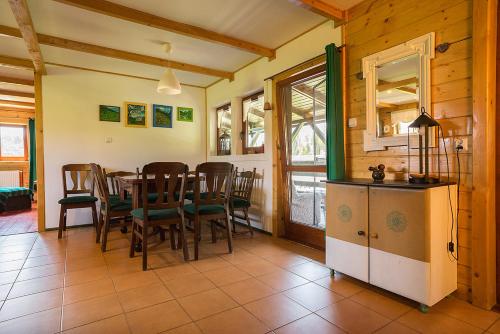 a kitchen and dining room with a table and chairs at Osada Bura Polana in Ujsoły