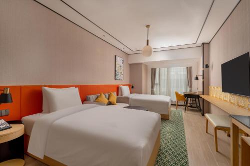 Postel nebo postele na pokoji v ubytování Hilton Garden Inn Guangzhou Airport Aerotropolis - Free shuttle to Airport