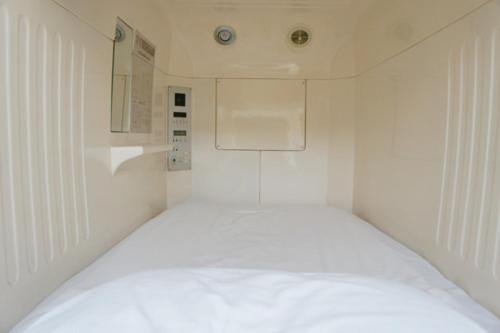 Postel nebo postele na pokoji v ubytování Men Only Capsule Room & Sauna, Bathhouse, gim 男性専用サウナ&カプセル Minami Gakugeidai