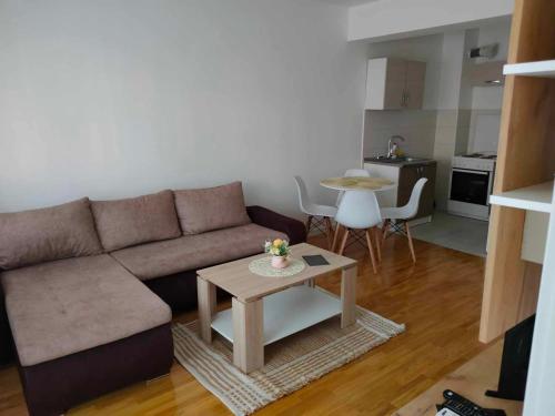 a living room with a couch and a table at Apartman Aleksandar in Zvornik