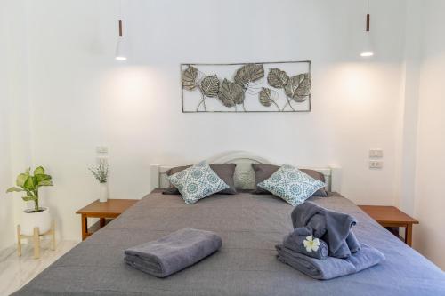 a bedroom with a bed with two pillows on it at Apple Villas in Haad Chao Phao