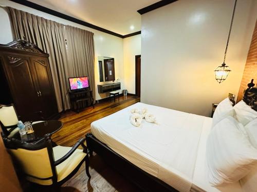 Кровать или кровати в номере Vigan Plaza Hotel
