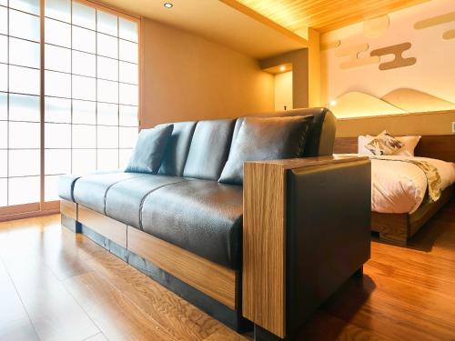 a couch in a room with a bed at 枳殻の杜 Kikoku no mori in Kyoto